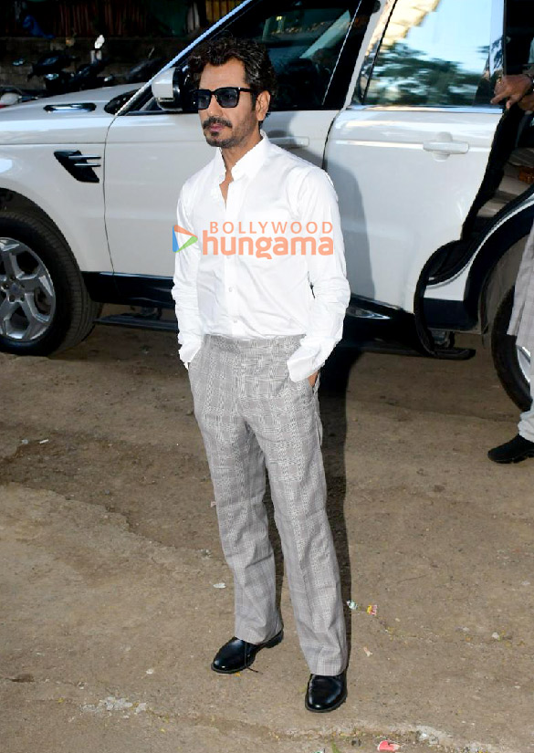 photos manoj bajpayee manisha koirala kritika kamra and others snapped outside gigi restaurant in bandra 2 3