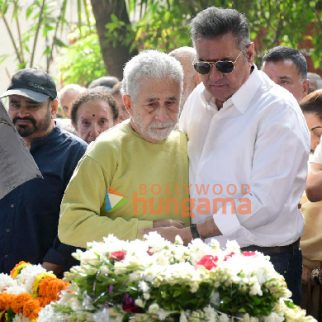 Photos: Naseeruddin Shah, Boman Irani and others attend the funeral of Shyam Benegal