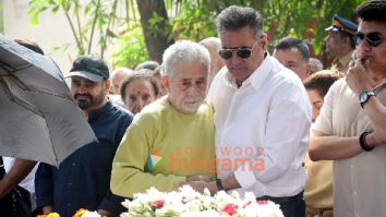 Photos: Naseeruddin Shah, Boman Irani and others attend the funeral of Shyam Benegal