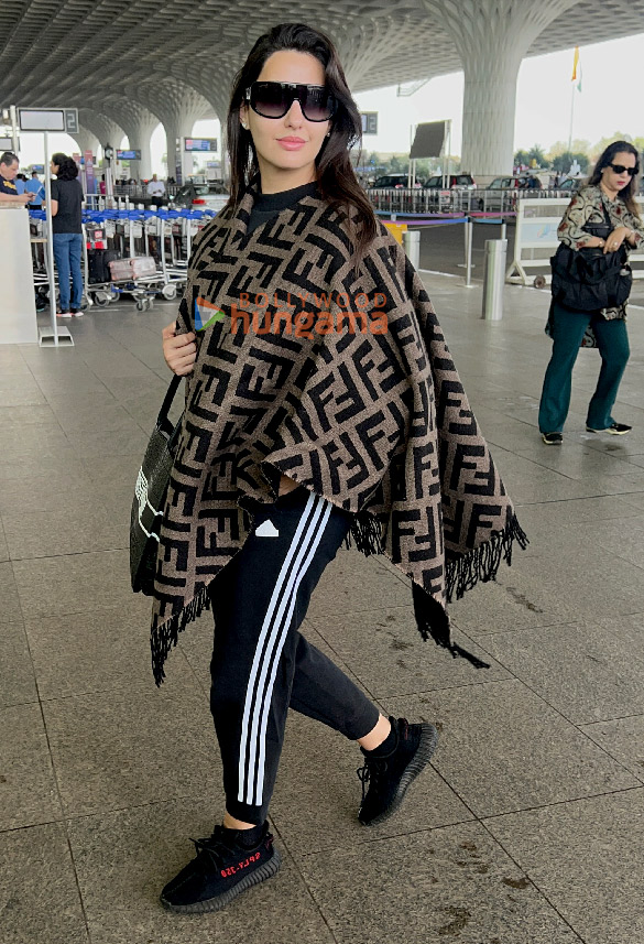 photos nora fatehi and manoj bajpayee snapped at the airport 5