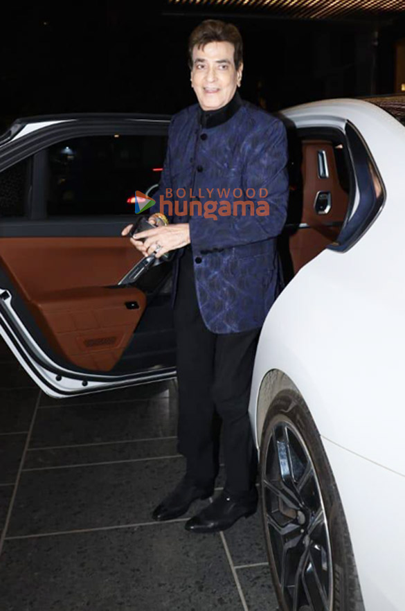 photos rakesh roshan suresh wadkar and others were snapped at jeetendra and shobha kapoors 50th marriage anniversary 1120 3