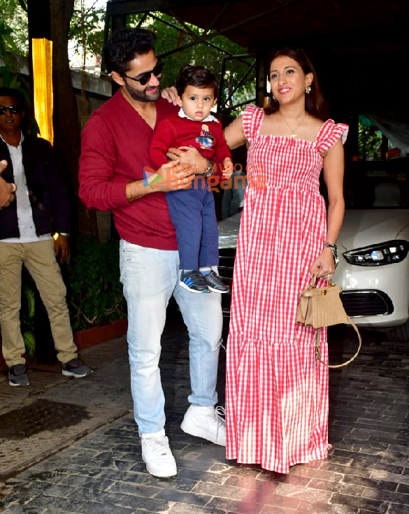 photos ranbir kapoor alia bhatt neetu singh and others snapped at kapoor familys christmas brunch 3