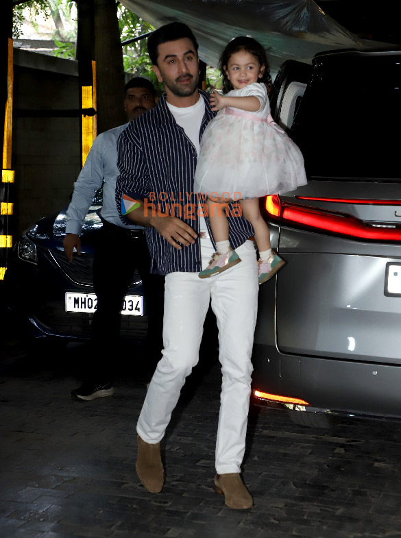 photos ranbir kapoor and alia bhatt snapped with daughter raha 3