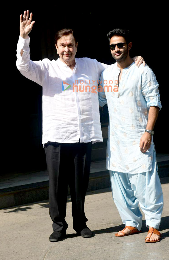 Photos: Randhir Kapoor and Armaan Jain snapped in Bandra Photos: Randhir Kapoor and Armaan Jain snapped in Bandra