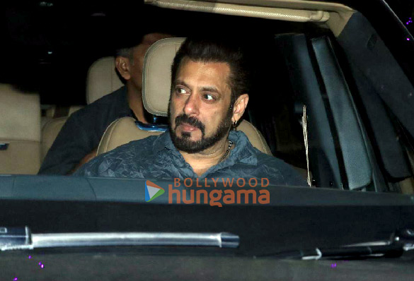 photos salman khan iulia vanyur aayush sharma and others snapped outside arbaaz khans bandra house 9