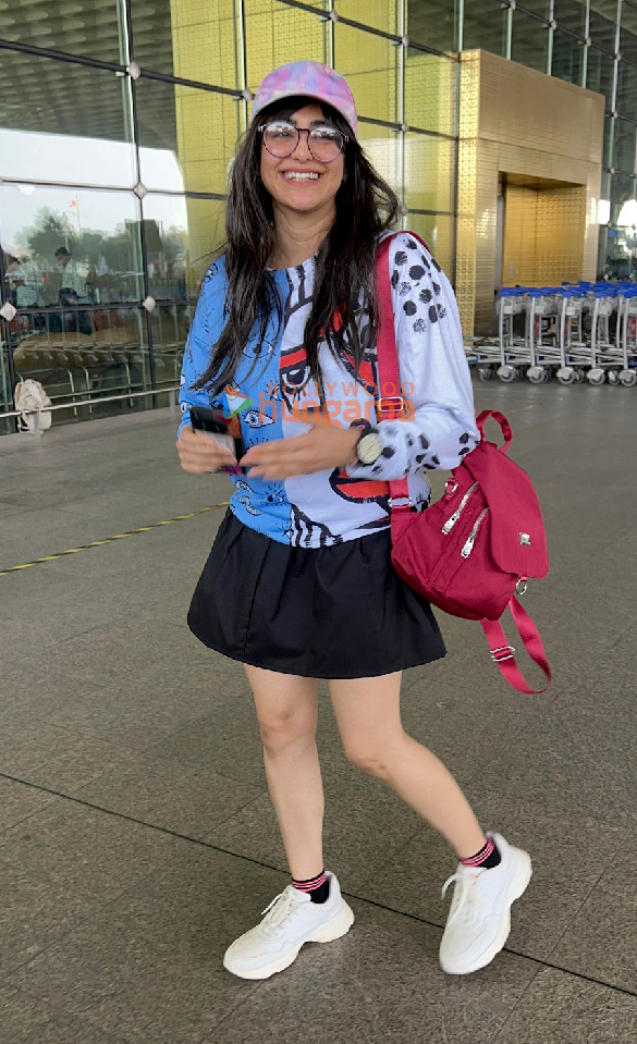 photos sanjay dutt karan johar and others snapped at the airport 16