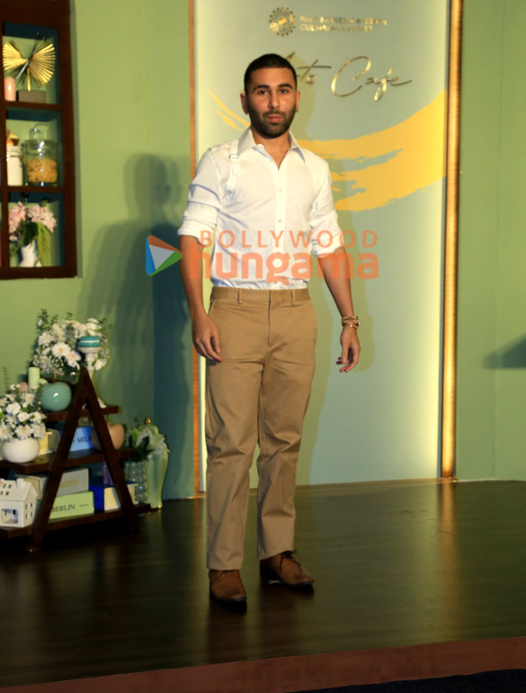 photos shah rukh khan gauri khan ananya panday janhvi kapoor and others grace the preview night of nmacc arts cafe 2 3