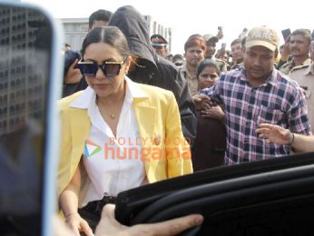 Photos: Shah Rukh Khan with wife Gauri and daughter Suhana snapped at the Gateway of India