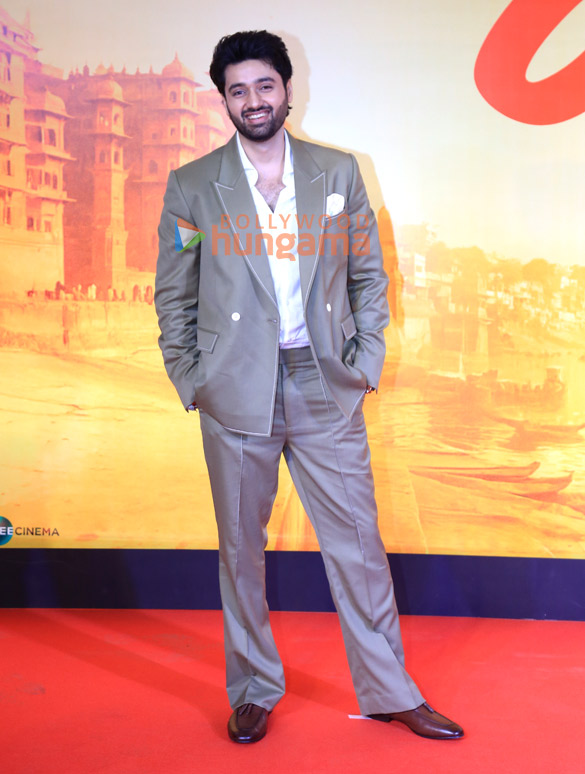 photos simratt kaur randhawa utkarsh sharma nana patekar and others grace the premiere of vanvaas 1