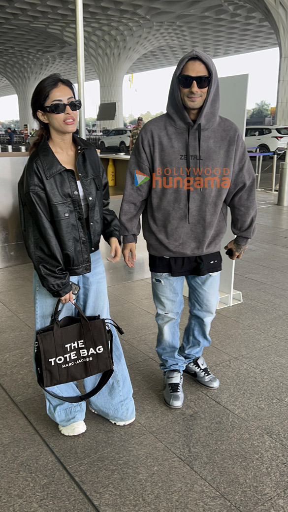 photos sonam kapoor ahuja chitrangda singh jeetendra and prateik babbar snapped at the airport 4