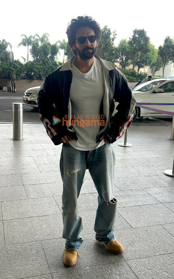 photos sonam kapoor ahuja kartik aaryan and others snapped at the airport 2