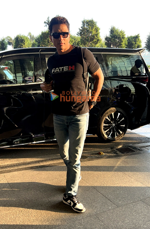 Photos: Sonu Sood, Aaman Devgan, Rasha Thadani and Arjun Bijlani snapped at the airport Photos: Sonu Sood, Aaman Devgan, Rasha Thadani and Arjun Bijlani snapped at the airport