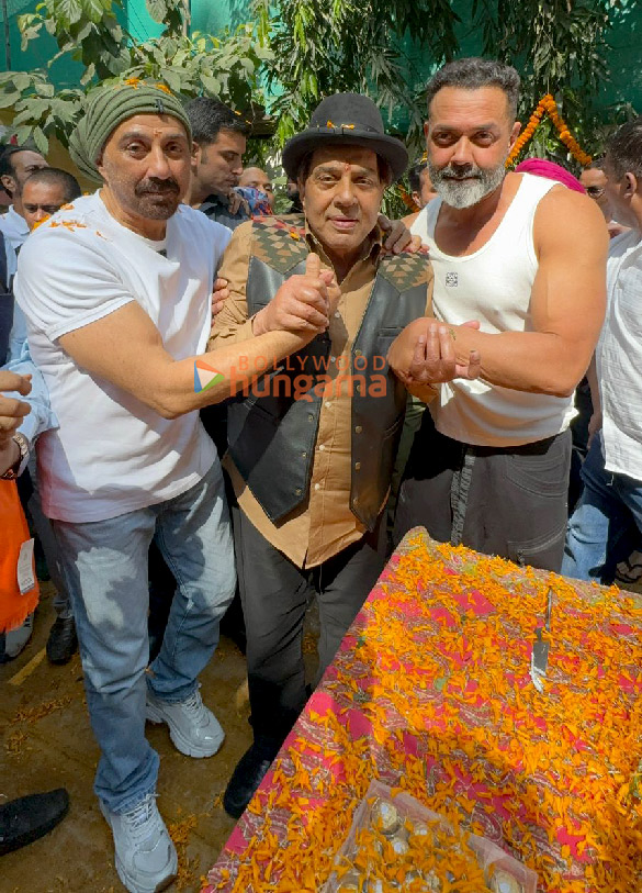 Photos: Sunny Deol and Bobby Deol celebrate father Dharmendra’s 89th birthday at his residence Photos: Sunny Deol and Bobby Deol celebrate father Dharmendra’s 89th birthday at his residence