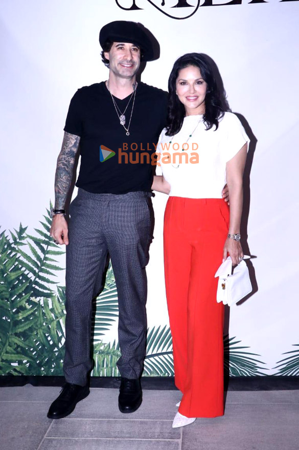 photos sunny leone snapped with her husband in santacruz 3