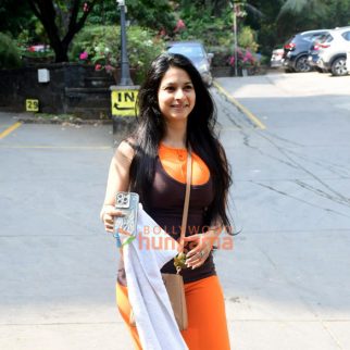 Photos: Tanishaa Mukerji snapped outside a yoga class in Khar