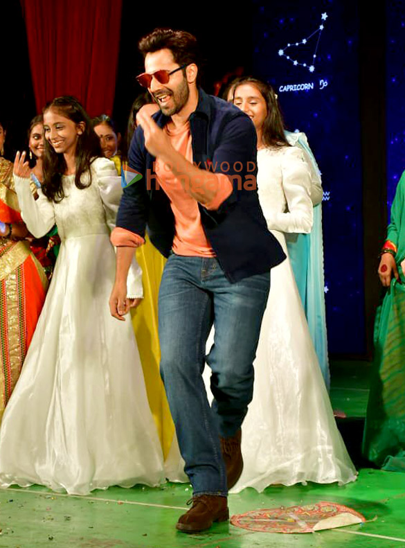 photos varun dhawa snapped at a school event 2