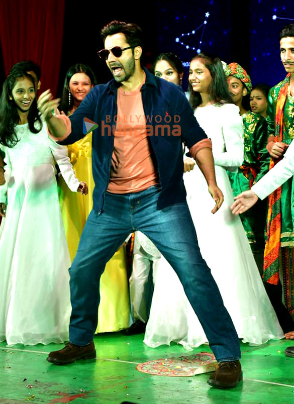photos varun dhawa snapped at a school event 3