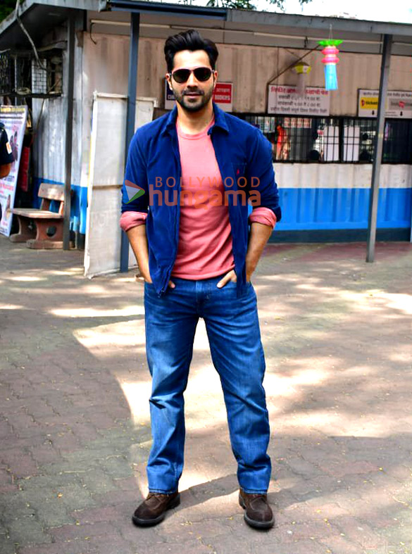 photos varun dhawa snapped at a school event 6