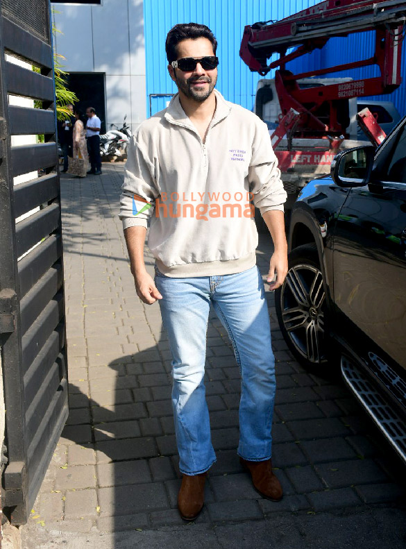 photos varun dhawan snapped at kalina airport 3