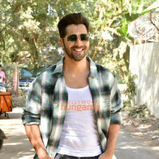 Photos: Varun Dhawan snapped in Versova