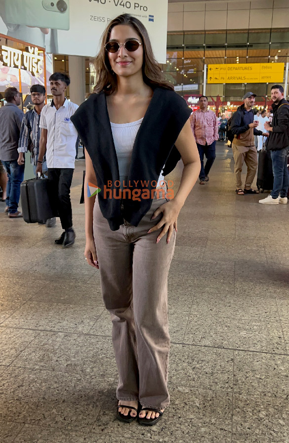photos vicky kaushal katrina kaif kartik aaryan and others snapped at the airport 5