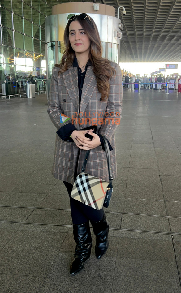 photos vicky kaushal katrina kaif kartik aaryan and others snapped at the airport 7