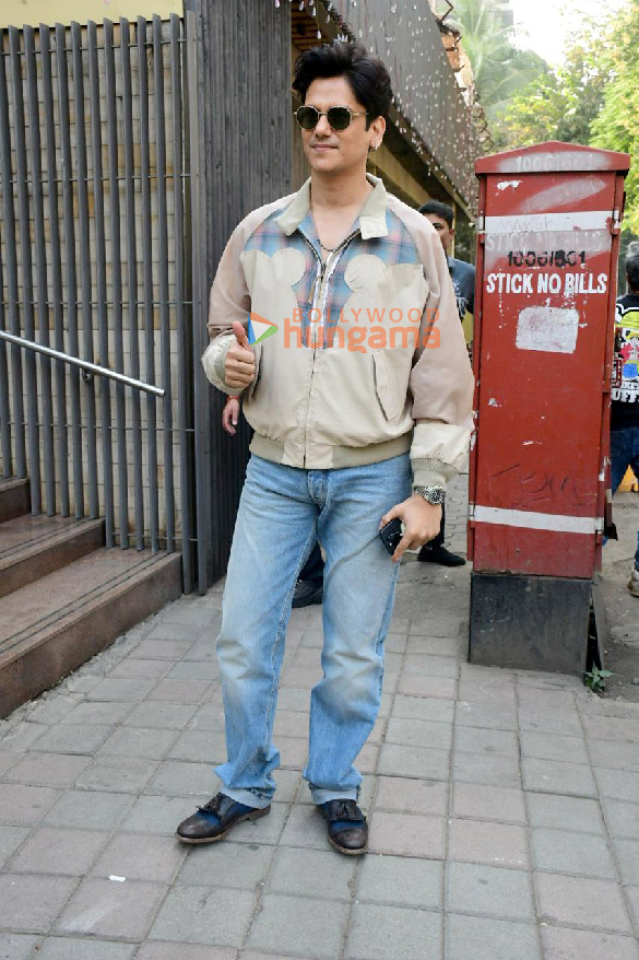 photos vijay varma snapped outside a restaurant in bandra 2