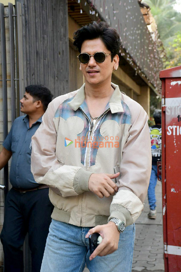Photos: Vijay Varma snapped outside a restaurant in Bandra