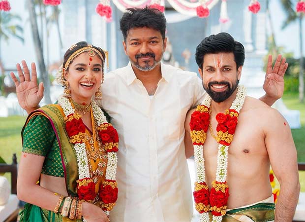 Thalapathy Vijay blesses on newlyweds Keerthy and Antony Thattil .