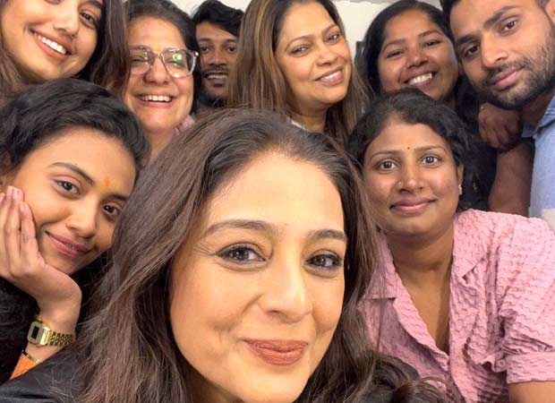 Tabu wraps up Bhooth Bangla shoot with a perfect ‘End Of Schedule Wala Pose’; watch : Bollywood News