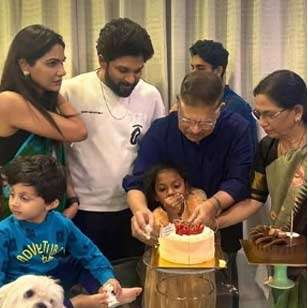 Allu Arjun celebrates his dad’s birthday with a ‘Pushpa Ka Baap’ cake; fans can’t get over it