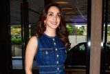 How so pretty! Kiara Advani pose for the media