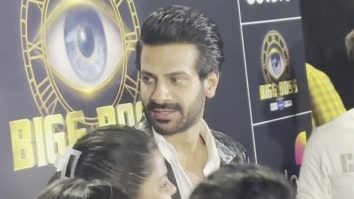 Karanveer Mehra Bigg Boss 18 winner posing with the trophy