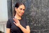 Kim Sharma looks dapper in formals