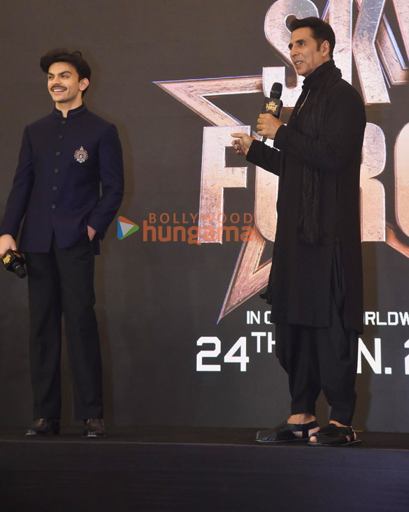 photos akshay kumar and veer pahariya grace the sky force song launch in jaipur 5