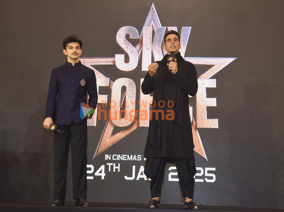 photos akshay kumar and veer pahariya grace the sky force song launch in jaipur 6