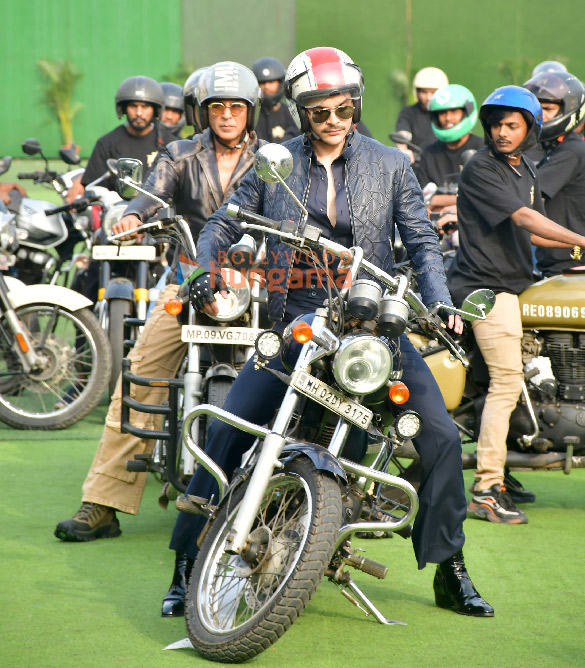 photos akshay kumar and veer pahariya spotted for an exciting activity for ahead of sky force trailer launch 5