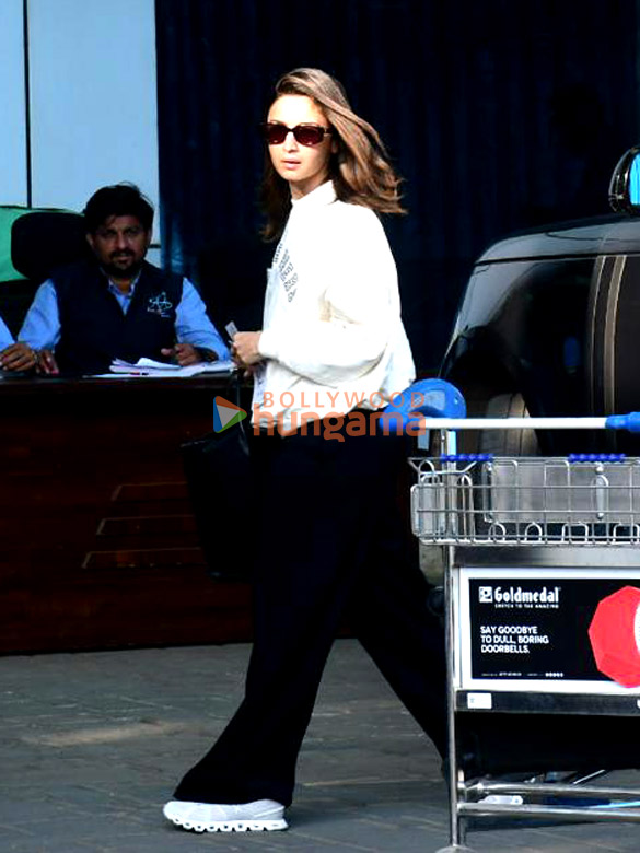 Photos: Alia Bhatt, Ranbir Kapoor and Raha Kapoor snapped at Kalina airport Photos: Alia Bhatt, Ranbir Kapoor and Raha Kapoor snapped at Kalina airport