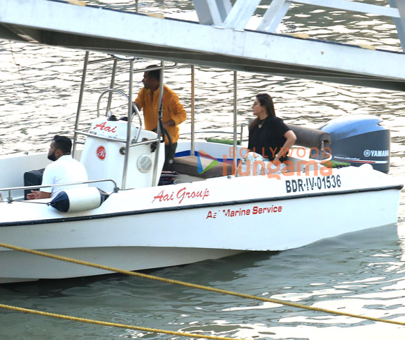 photos anushka sharma snapped at gateway of india jetty 6