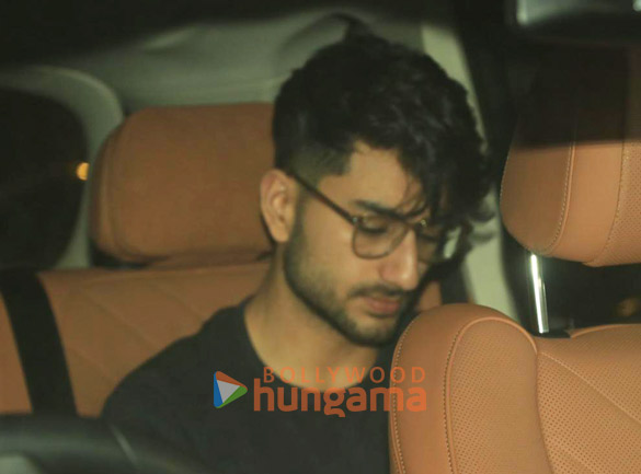 photos arjun kapoor malaika arora and others snapped at karisma kapoors house 00 1