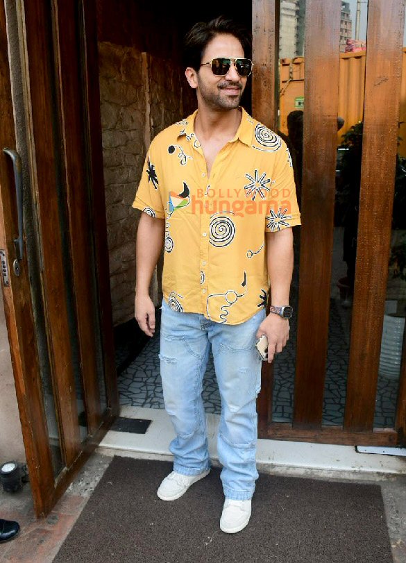 photos bobby deol sohail khan chunky panday and others snapped at bastian in bandra 4