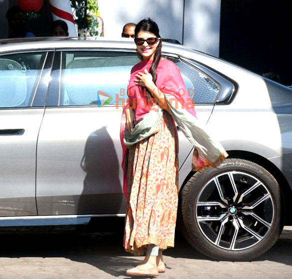 photos jacqueline fernandez snapped at kalina airport 2