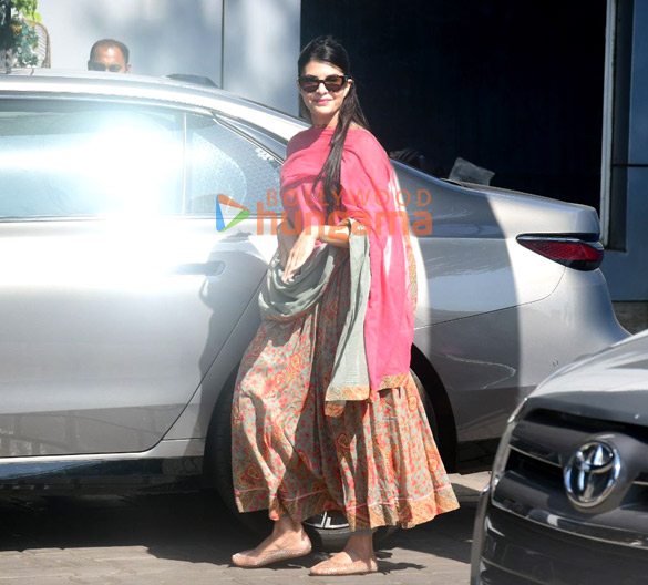 photos jacqueline fernandez snapped at kalina airport 3