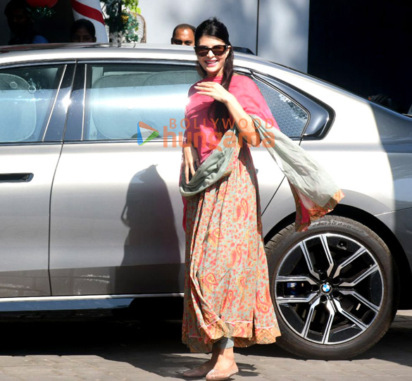 photos jacqueline fernandez snapped at kalina airport 4