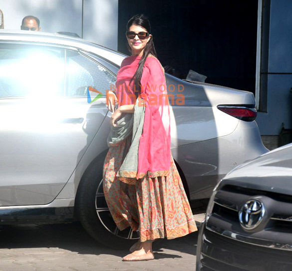 photos jacqueline fernandez snapped at kalina airport 5