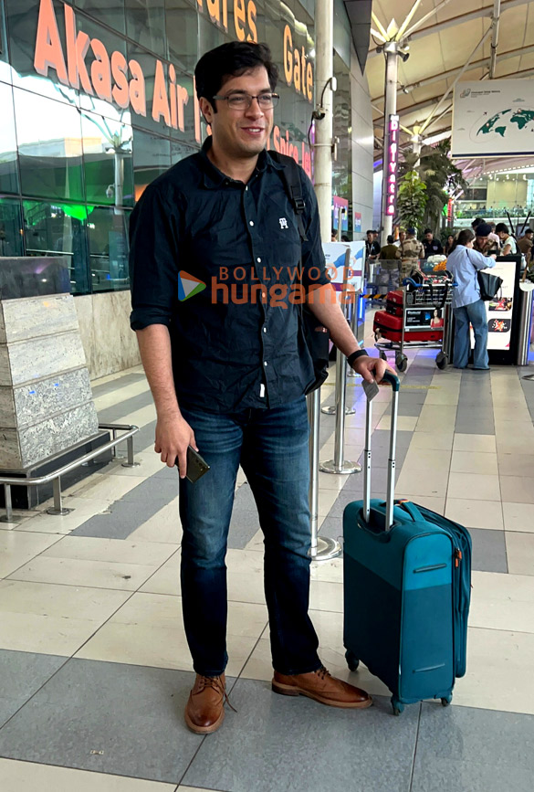 photos junaid khan khushi kapoor and sunidhi chauhan snapped at the airport 5
