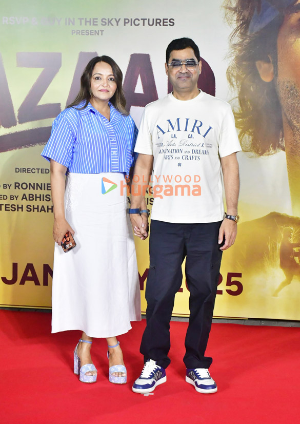 photos kajol aaman devgan rasha thadani and others grace the premiere of azaad 4