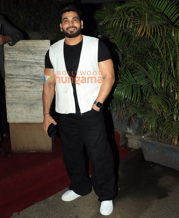 photos karan kundrra tejasswi prakash sana makbul and others attend munawar faruquis birthday bash 4