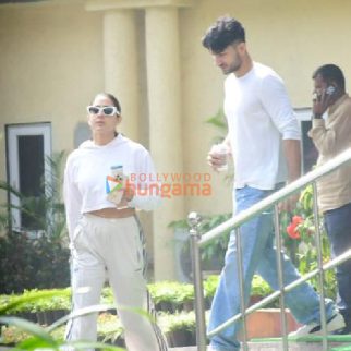 Photos: Kareena Kapoor Khan, Karisma Kapoor, Sara Ali Khan and Ibrahim Ali Khan snapped at Lilavati Hospital