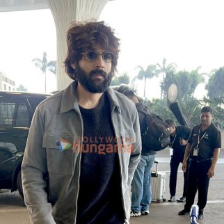 Photos: Kartik Aaryan, Suhana Khan and Sonu Nigam snapped at the airport